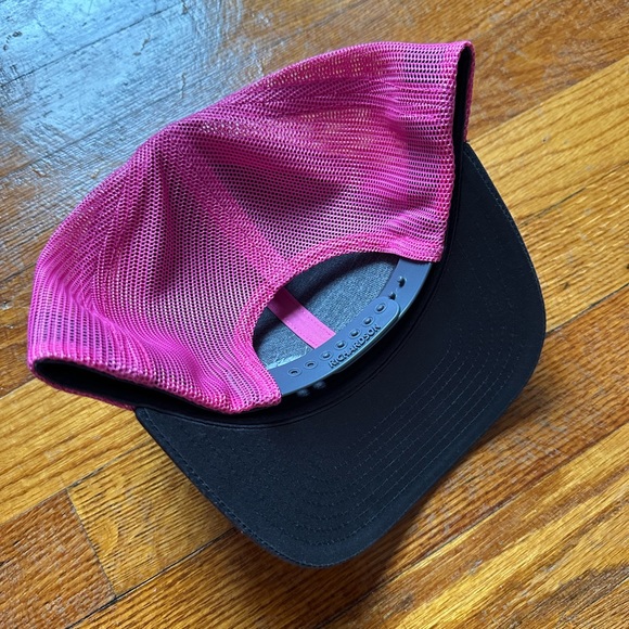 United Rentals Gray Pink Mesh Snapback Cap Trucker Baseball Hat Richardson NEW - Picture 4 of 5